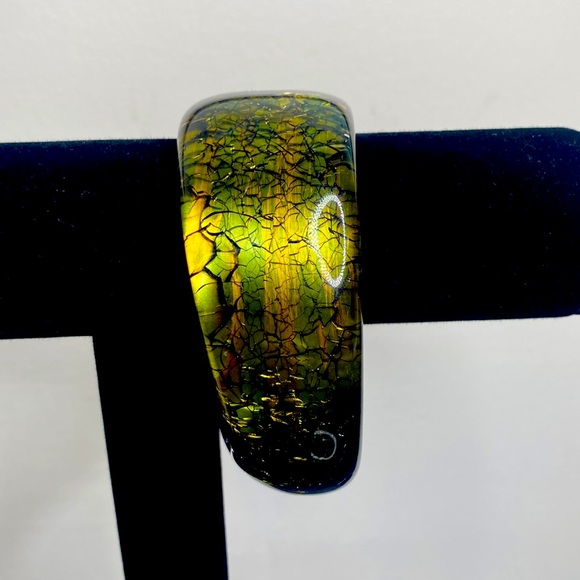 💚🖤Vintage Lucite Bangle Bracelet | Crackle Motif | Green & Black - Picture 9 of 12